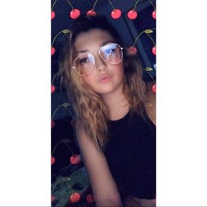 Meet your Posher, Jade